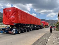 KAI Logistik Rampungkan Pengiriman 8 Unit KRL dari Banyuwangi ke Kalimas