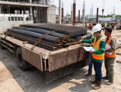 Material Besi Sampai di Proyek, Siapa yang Memeriksa Sebelum Dibongkar?